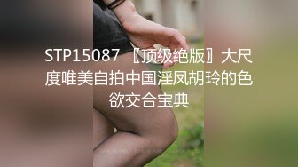 洗澡间男友小心翼翼的为女友刮穴毛不怕把B划破吗？