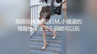 【新速片遞】甜美小少妇跟好姐妹在床上撩骚，边玩游戏边直播赚外快，揉奶抠逼淫水多多自己舔让狼友刷礼物买屁股精彩刺激[351MB/MP4/19:14]