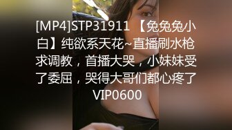 高价网约两个萝莉型兼职嫩妹双飞，牛仔裙极品小姐姐