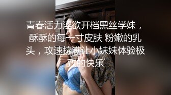 逼毛浓密少妇居家自拍，卫生间自摸道具假屌吸玻璃抽插，开裆丝袜大屌骑乘，扭动屁股抠逼非常诱人