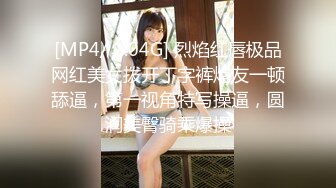 口味太重了这女郎性欲也太强了3个大鸡吧同时玩弄嘴里深喉后面操穴干菊花不过瘾双屌一起插