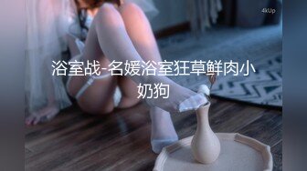 腿上蛇纹身外表清纯很骚小姐姐，长发及腰脱掉小背心扭动