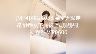 [MP4/ 453M] 诱人的极品黑丝少妇全程露脸跟大哥啪啪大秀直播刺激狼友，交大鸡巴的样子好骚