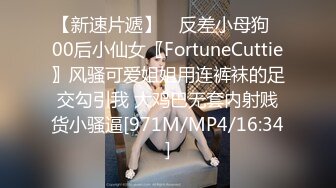 头发黑泽亮丽的美少妇，满满的韵味扑面而来，跟着上厕所偷拍她嘘嘘，这浓密的阴毛简直是我的最爱！