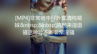 白富美小姐姐酒店色誘年輕服務員，解開褲子就吃雞巴爽的讓他無法反抗,在沙發上扒光衣服等著被幹