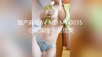 勾搭酒店里的服务员，躺床上扒光玩她骚逼激情口交活很不错，性起了非常主动上位抽插，后入干她骚屁股浪叫