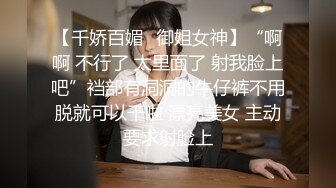 小母狗 不要拍脸 平时的乖乖女跟姐姐们来KTV唱歌被强制拉去淋尿 不知道母狗老师同学看到怎么想你呢