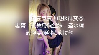 露脸很骚的大屁股人妻少妇，黑丝高跟诱惑舔鸡巴舔蛋，撅着屁股让大哥玩逼，床上主动上位求插，浪叫呻吟不止