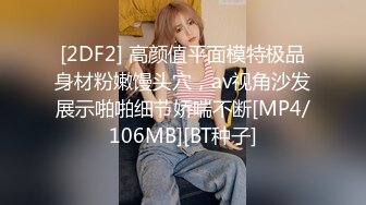 【纹身大奶妹带漂亮闺蜜下海】情趣装小短裙，坚挺奶子乳头尖尖，扭动屁股摆弄，笑起来清纯甜美很诱人