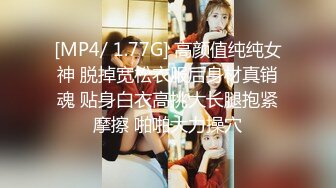 [MP4/ 624M] 颜值不错的御姐小少妇露脸跟两个蒙面大哥激情3P啪啪