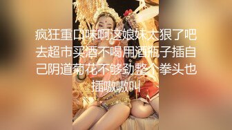 ✿群P小骚妻✿享受后入的同时当然嘴里也不能闲着啦，这个姿势是真的涨的我满满的，不知道啥感觉，身上麻，特别麻