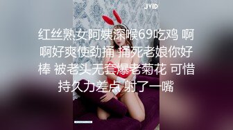 小妹妹和老妈妈口交大鸡巴揉奶玩逼，被两个小哥一起抽插爆草