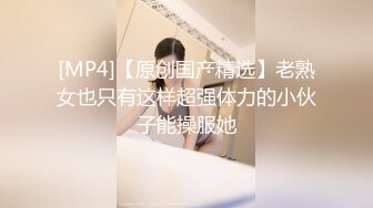 路边沟厕全景偷拍两位美少妇嘘嘘 这肥美的大鲍鱼真让人爱不释手