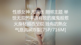 澡堂子内部员工偷窥专门盯着几个好身材的少妇拍