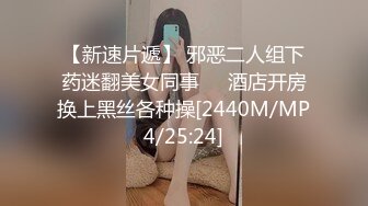 美臀小骚货在家自慰，揉搓阴蒂道具抽插出水，闭着眼睛很是享受