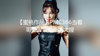 商场女厕近距离偷窥长裙美女 B里拉出一坨奇怪的玩意