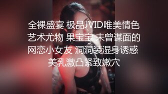 露脸大胸美女舔完鸡巴就挨操，颜值颇高，叫声诱人