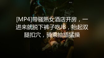 大神商场门口偷拍❤️连衣裙骚货少妇裙底，前后抄底前面透明蕾丝露出黑森林