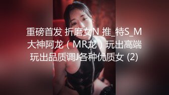 良家少妇的呻吟，露脸看起来很文静的小骚货，揉着奶子玩着逼，跳弹加黑牛，逼逼好大真往里塞啊不要错过