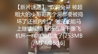 白衣清纯甜美妹子