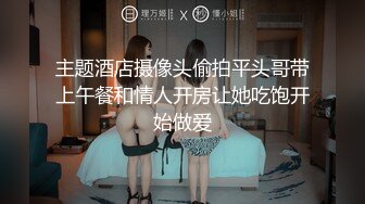 拍脸妹子突然回眸差点被发现