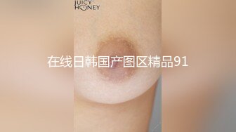 新来的小女人全程露脸在镜头前让狼友调教，大奶子好诱人，无毛白虎逼性感粉嫩，道具自慰呻吟，淫声荡语不断