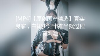 [MP4/ 990M] 剧情演绎要命的嫂子楼道里勾引要饭的傻子，揉奶玩逼交大鸡巴，让傻子舔逼揉奶爆草