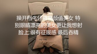 极度风骚眼镜妹！性感白色小背心！一对大奶子，假屌乳交，骑乘位深插骚穴，卫生间吸墙后入