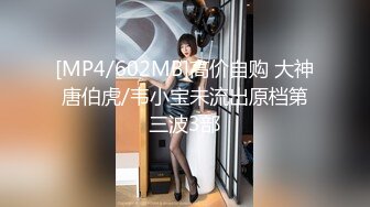 牛逼小哥镜头前演绎给少女破处，一男三女一起玩，棉签插逼验血，鸡巴摩擦阴蒂使劲往里插妹子都哭了，看着好多血