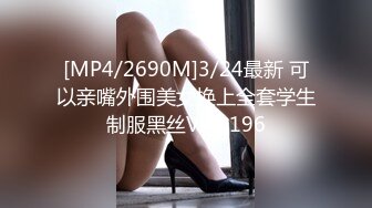 颜值妹子特写逼逼上厕所尿尿，出租屋里丝袜美腿和男友无套啪啪，姿势很多