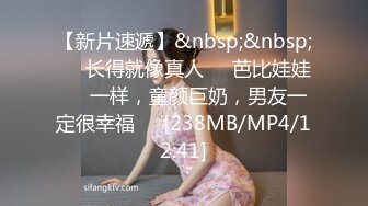 商场女厕全景偷拍美女店员的多毛大肥鲍