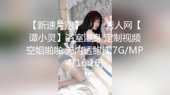 超市老板娘在店里偷偷的骚，全程露脸店里来人了都不知道，还给狼友看奶子和逼呢，开档黑丝夹着跳蛋漏着奶子