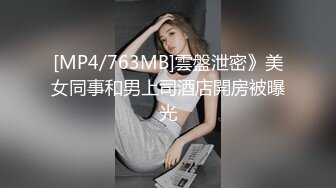 高挑气质的良家小嫂子既敏感又骚，内裤还没脱就已经湿透了，一直想要被操，毛多性欲旺没玩一会就喷潮了