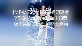 [MP4/ 452M]&nbsp;&nbsp;细腰蜜桃臀新人美女！苗条身材纤细美腿！闺蜜帮忙揉搓骚穴，翘起屁股摇摆，滴蜡极度淫骚