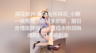 黑丝少妇像母狗一样撅着屁屁被无套输出 这打桩速度 操的骚叫不停 淫水带着白浆狂喷