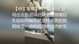 白领写真楼女厕绿毛衣高颜值大眼美女盯着镜头好刺激还搂起衣服露胸