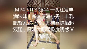 全身粉嫩气质口罩美女，性感露臀裙，脱下内裤一线天美穴，假屌骑乘深深插入