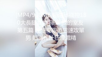 女神妹子商场试衣间换衣服被偷拍 身材不错哦