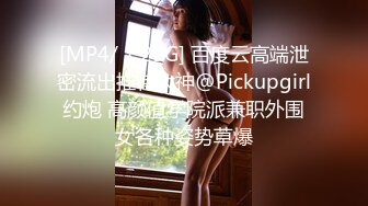 [MP4/ 599M] 姐姐闺蜜来家串门听说晚上还要在这里留宿赶紧暗藏摄像头偷拍她洗澡