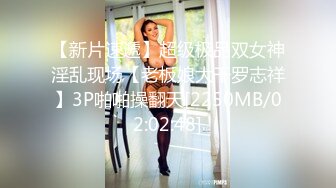 长相甜美的纹身混子小情侣，抽着小烟操着逼无套,啪啪女上位狠狠操后入操逼再细致挂白虎