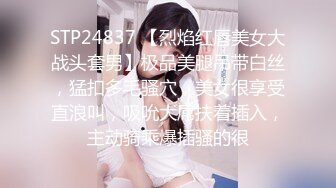 商场女厕偷拍漂亮的连衣裙美女 人美B更美