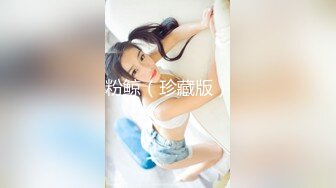 颜值杠杠的美女，天黑 尾随她到大楼厕所里，悄悄打开手机记录下她尿尿的美穴！ (2)