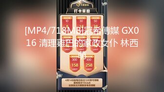 风华绝代的便利店长发飘飘老板娘，穿上旗袍特别美，蹲守她上厕所，看着出水的洞口，那么粉穴，鸡巴已经硬得蠢蠢欲动！