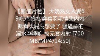 官方售价42元 车展网红美女主播车展采访时被CD无痕内裤中间湿了一块逆天大长腿让人流口水