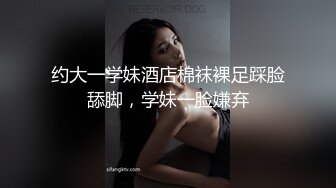 [MP4/ 710M] 破解家庭网络摄像头偷拍 高颜值气质美女先自慰一番又跟老公做爱高潮了