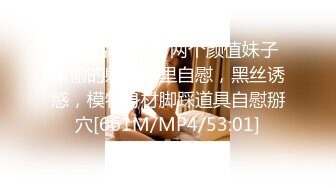 眼镜斯文OL少妇下班回家小公园闲逛,大胆扒下吊带露奶,脱了内裤看穴