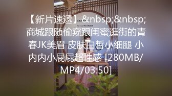 黑絲騷妹子躺牀上玩手機被小哥雞巴塞進嘴裡抽插，溫柔舔弄深喉，跳蛋玩騷穴淫水好多，無套抽插爆草呻吟可射