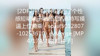 22岁小妹妹，玩得是真浪，内心饥渴无比，超市买了两根茄子，回家两洞齐开！