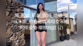 海角母子乱伦大神妈妈的肥臀巨乳❤️回家碰巧遇到老妈和张叔在视频自慰，边操老妈，边让老妈录视频给张叔看[MP4/570MB]