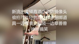 潜入单位女厕 近距离偷拍金鞋热裤美女 极品一线B